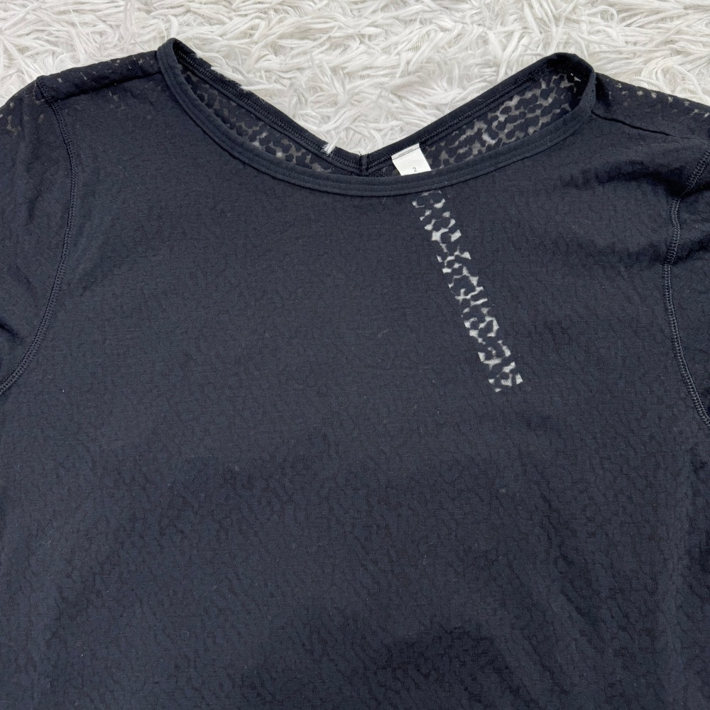 Lululemon Shirt Womens 2 Black Loop Around Tee Lightweight Breathable Yoga Loose - Picture 2 of 8